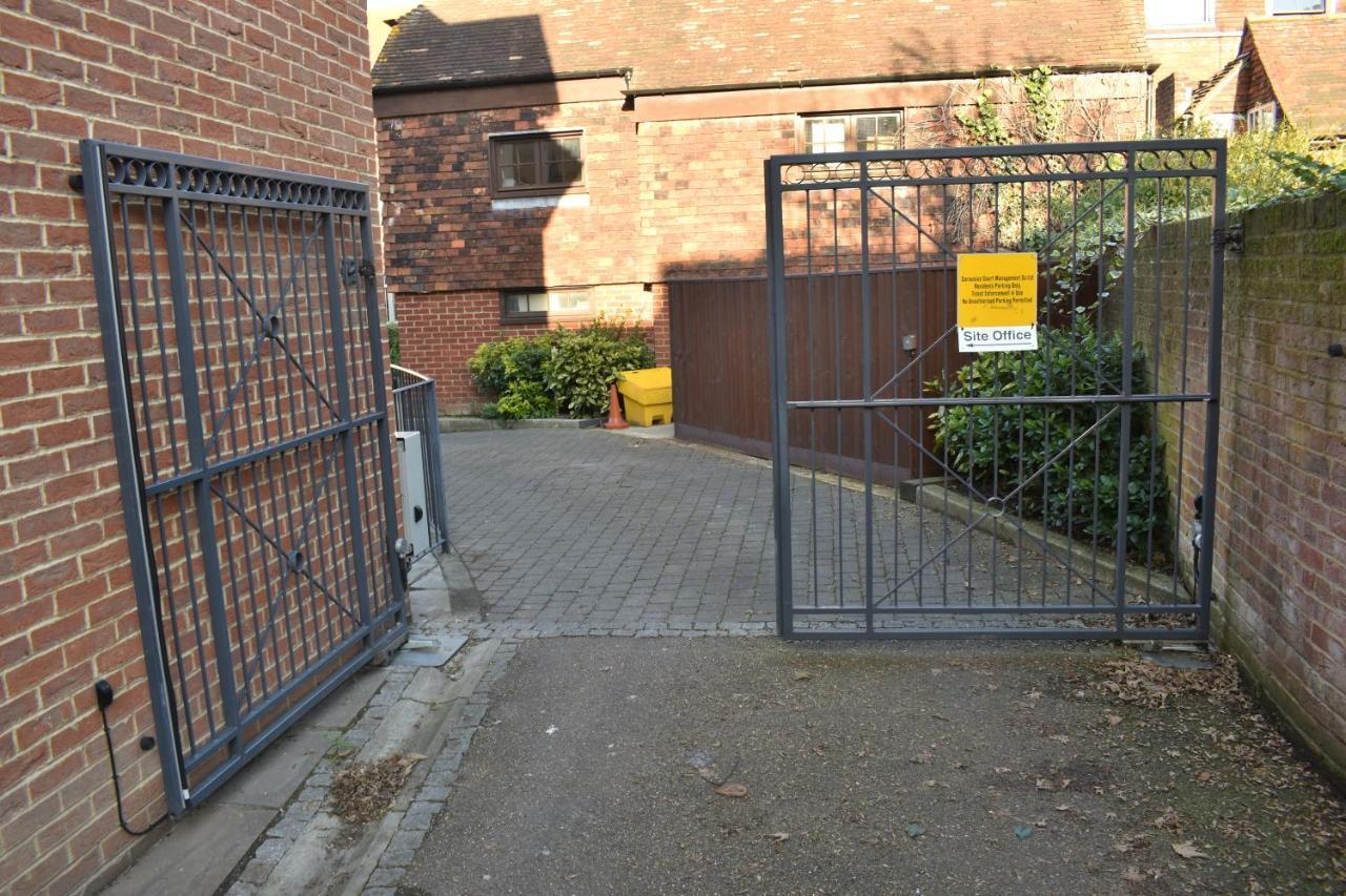Super Funky Spire View Cottage - Free Gated Parking - Ultra Wifi Canterbury Exterior photo